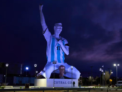 🚨 ALERTE INFO : La statue de Messi la plus HAUTE du monde a été inaugurée en Argentine pour honorer la légende de Barcelone L. Messi